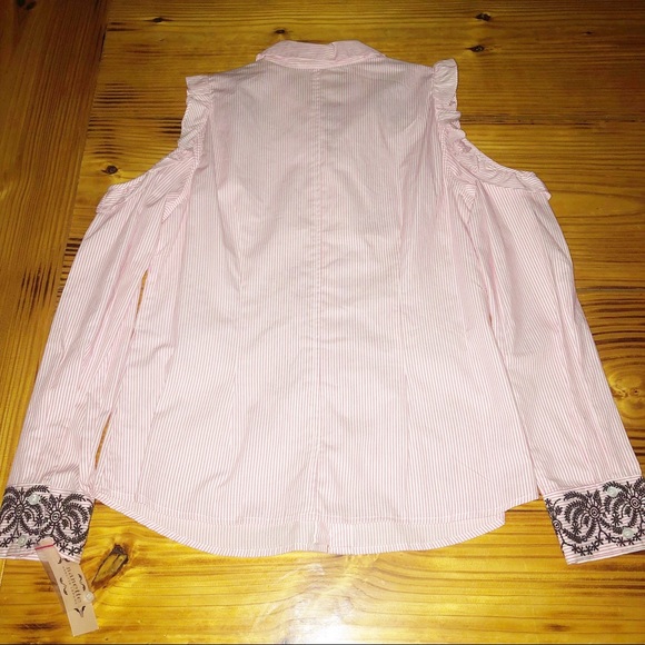 LAST CHANCE Nanette Lepore cold shoulder shirt - Picture 6 of 6